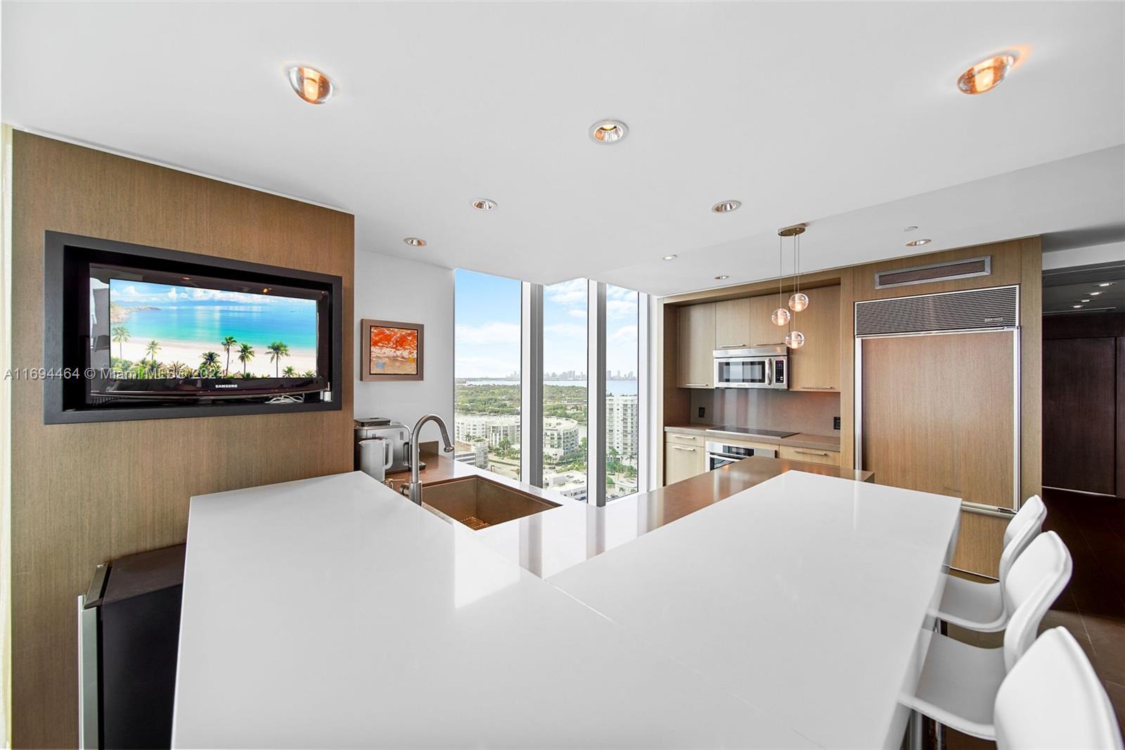 6799 Collins Ave Unit: LPH05