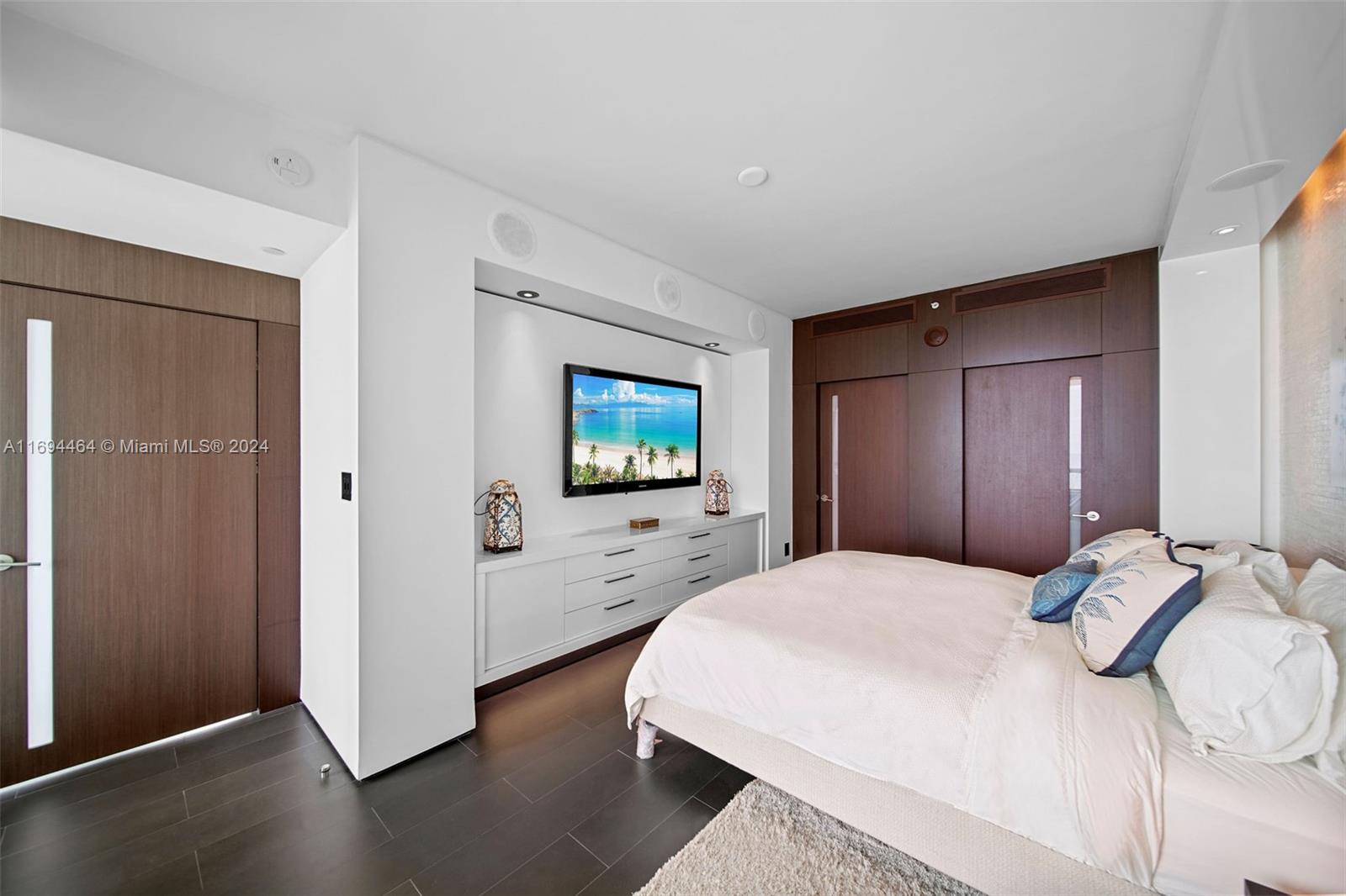 6799 Collins Ave Unit: LPH05