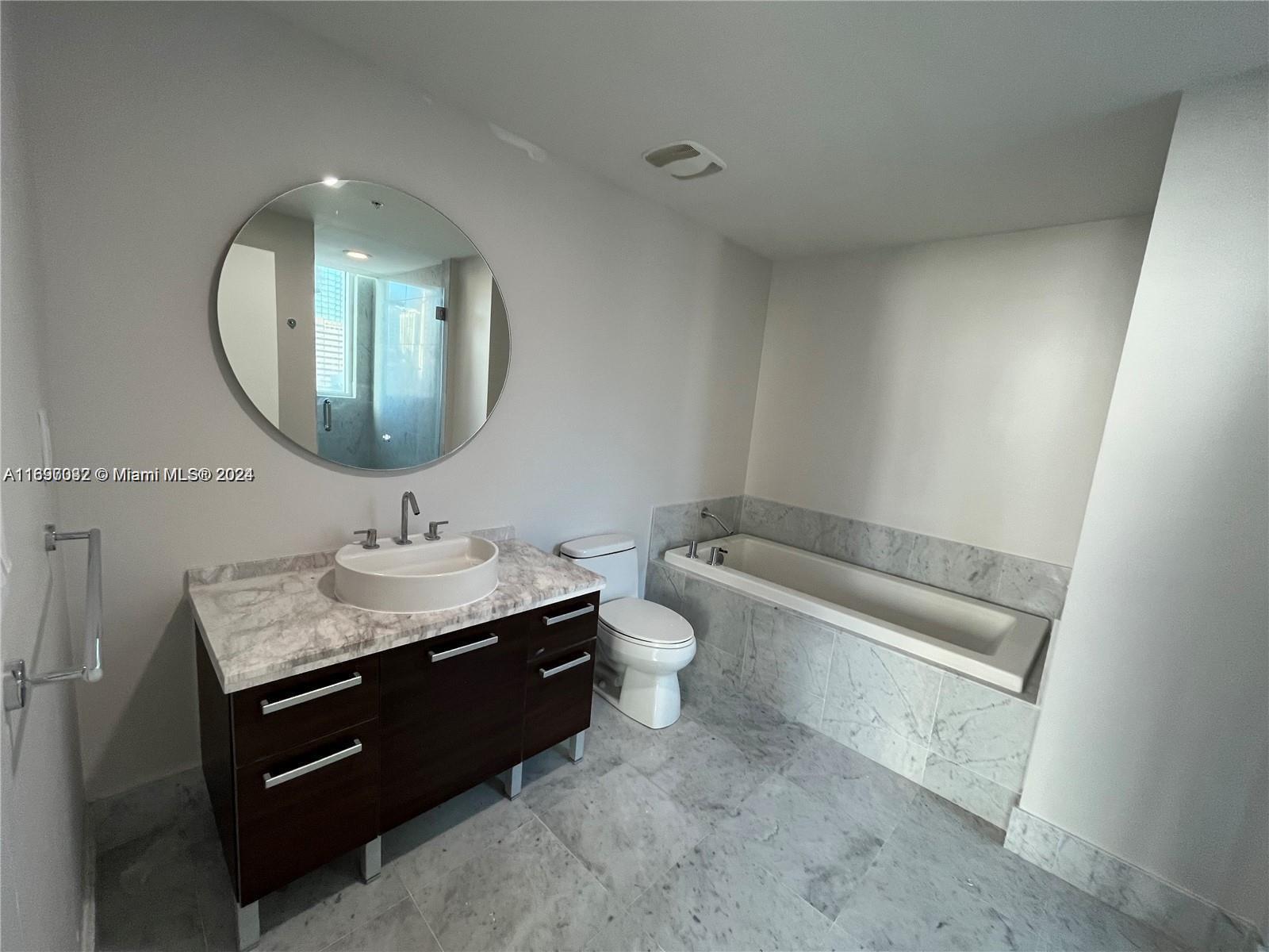 253 NE 2nd St # 1408