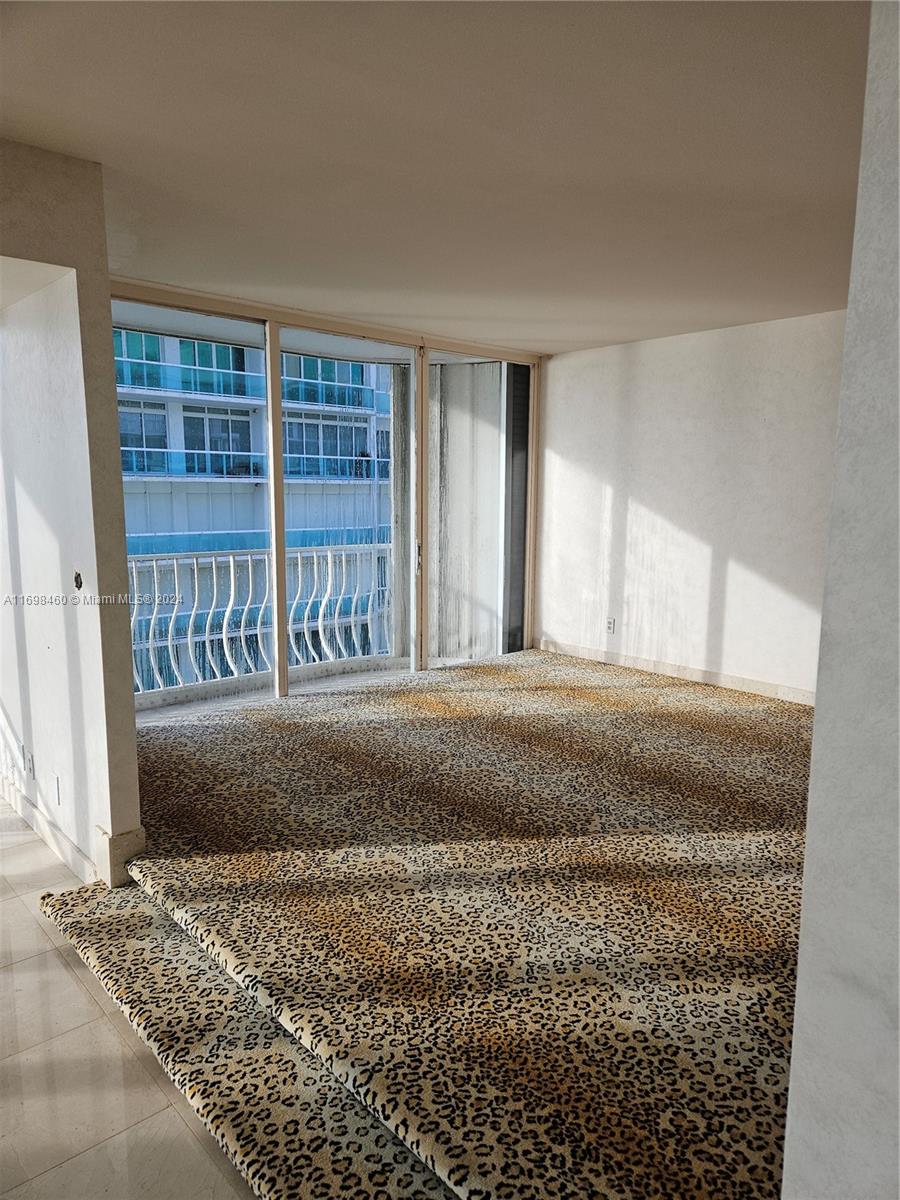 10155 Collins Ave # 1701