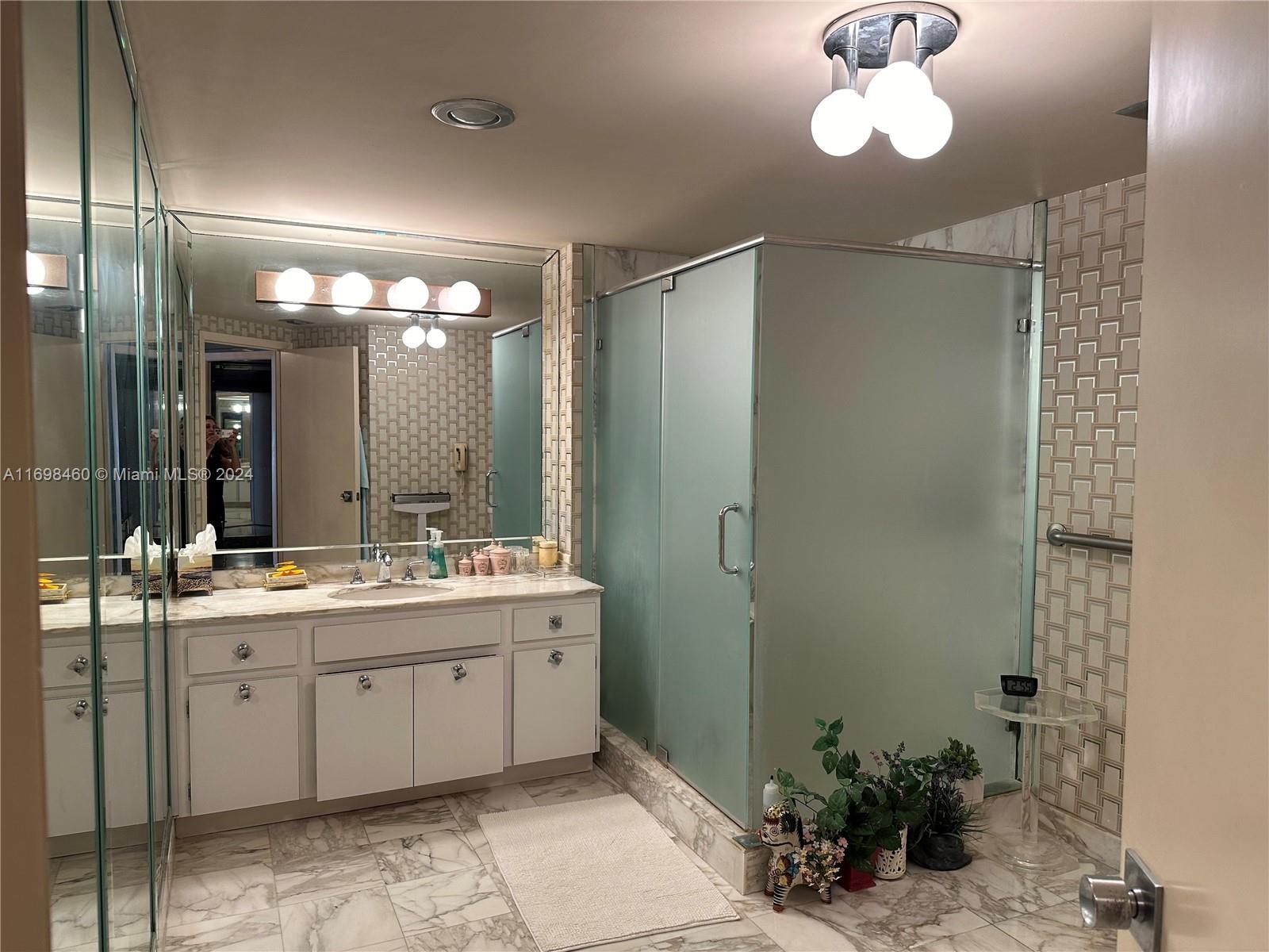 10155 Collins Ave # 1701