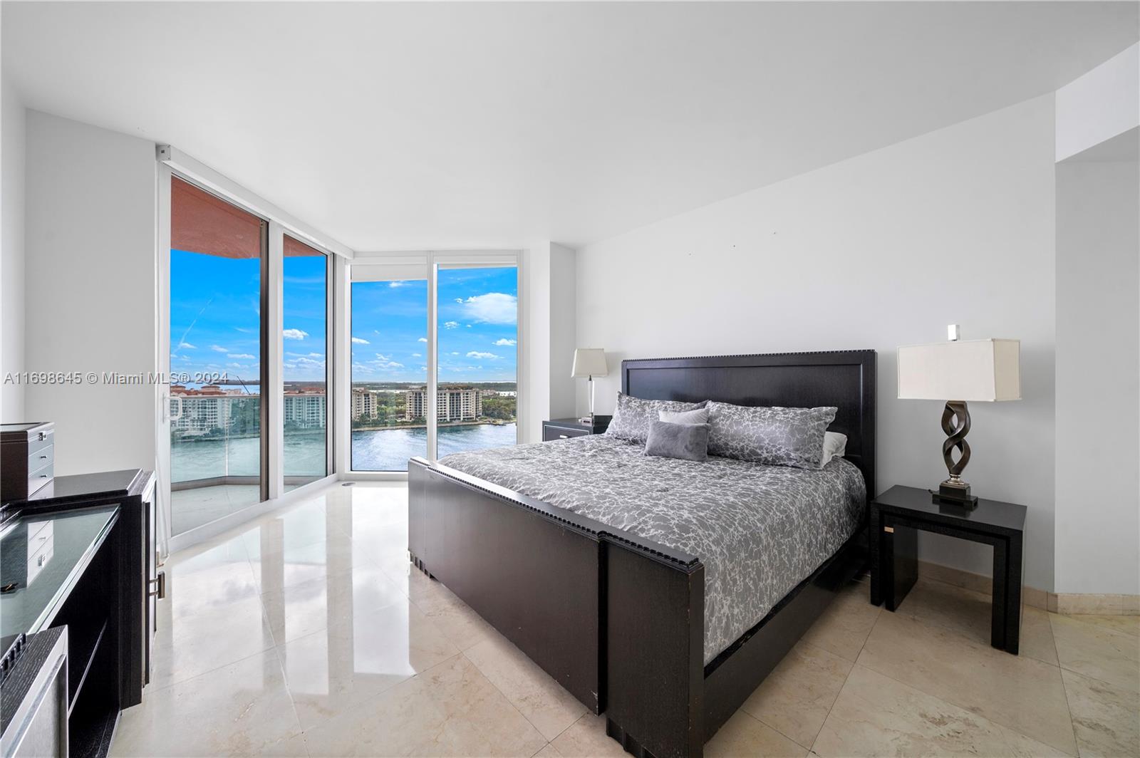 300 S Pointe Dr # 1901