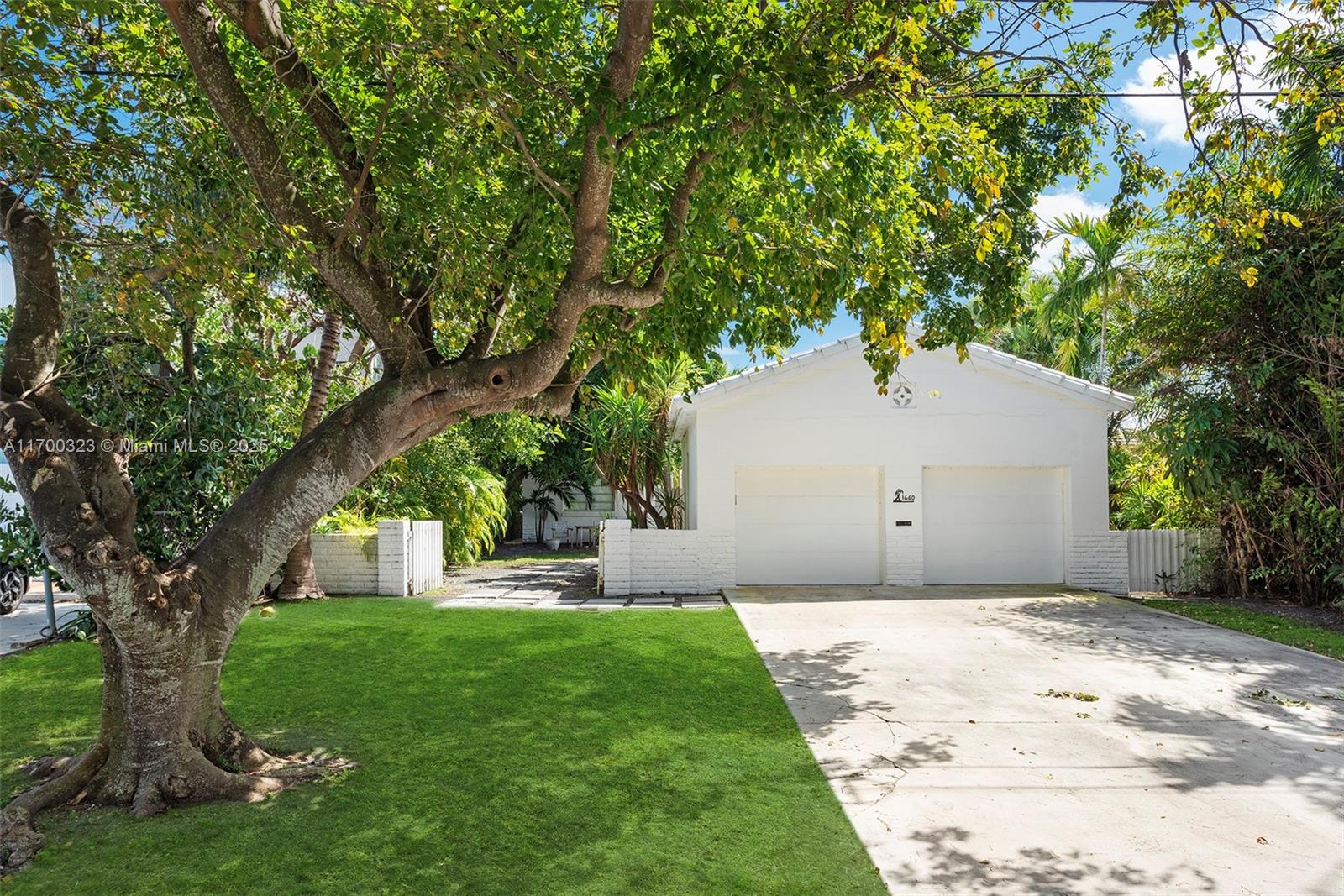 1660 Bay Dr