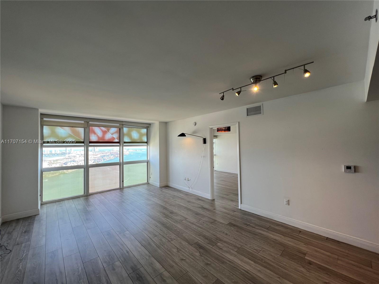 50 Biscayne Blvd # 4006