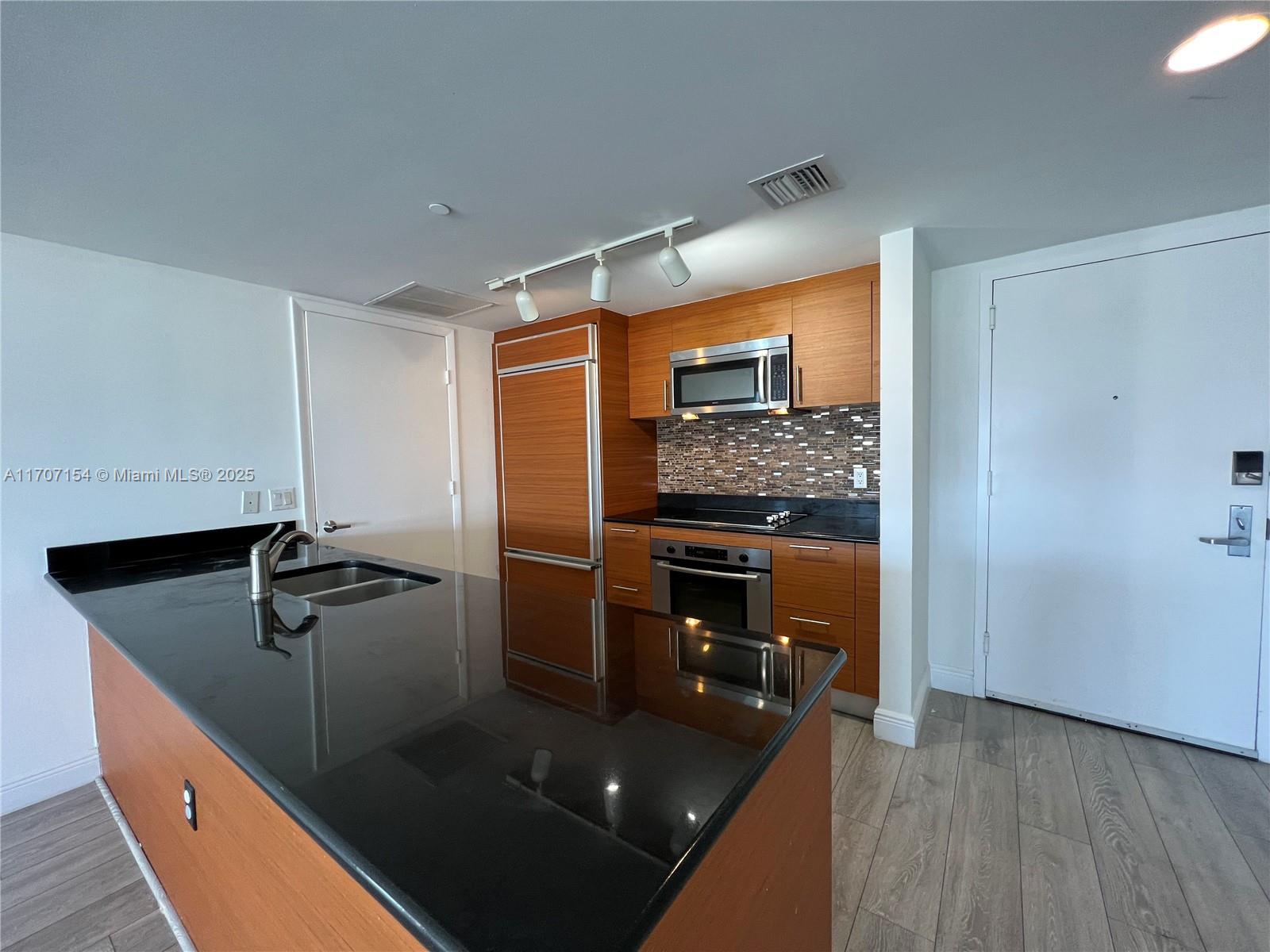50 Biscayne Blvd # 4006