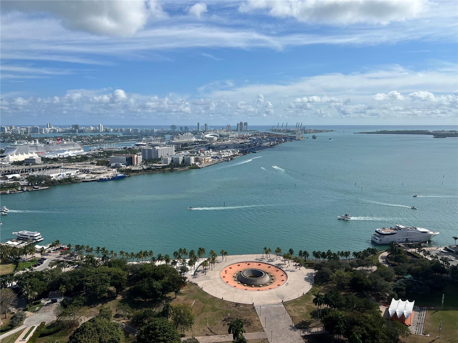 50 Biscayne Blvd # 4006