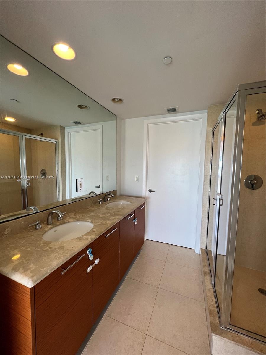 50 Biscayne Blvd # 4006