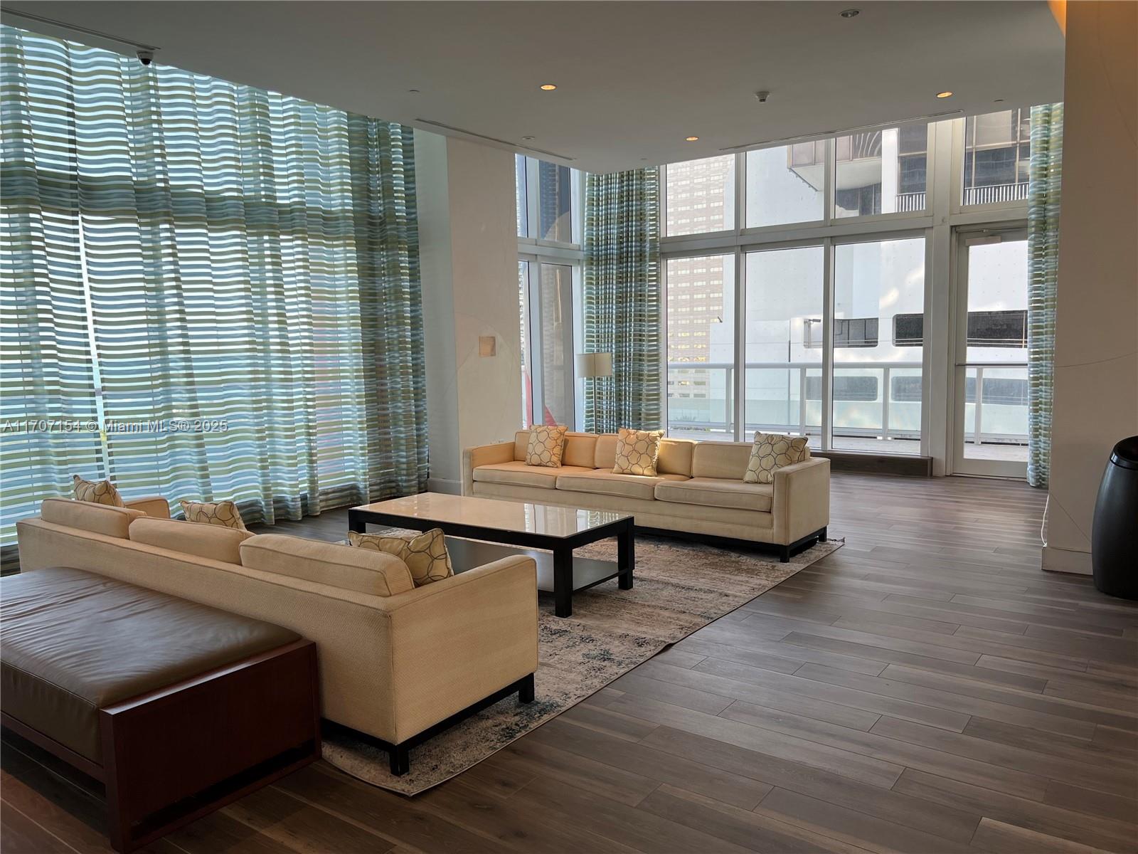 50 Biscayne Blvd # 4006