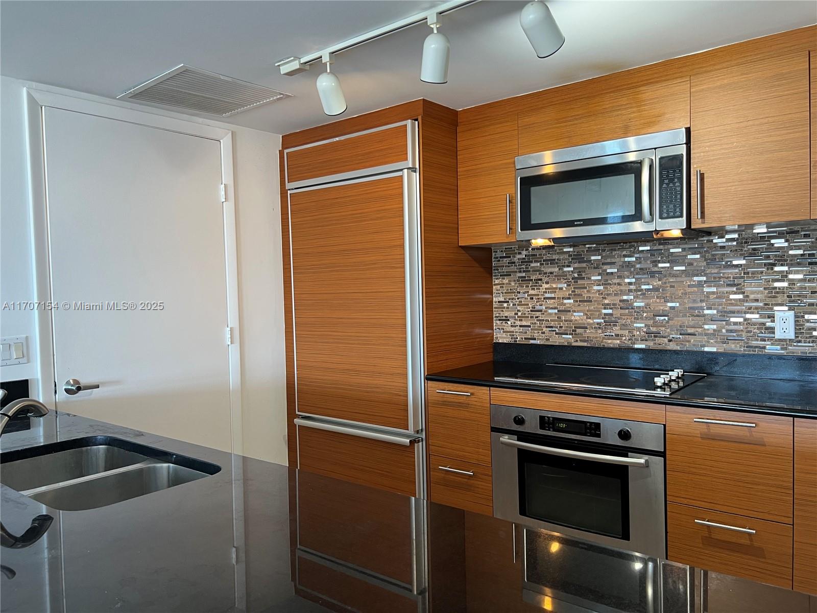 50 Biscayne Blvd # 4006