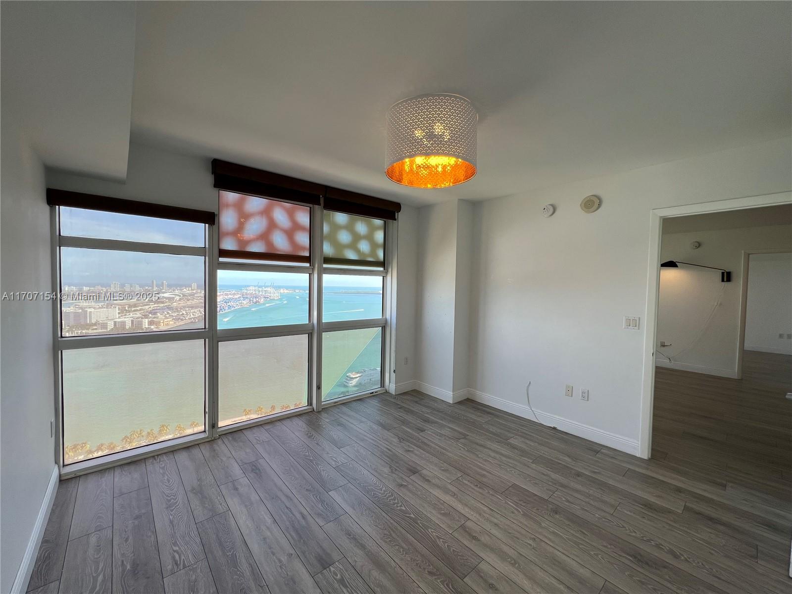 50 Biscayne Blvd # 4006