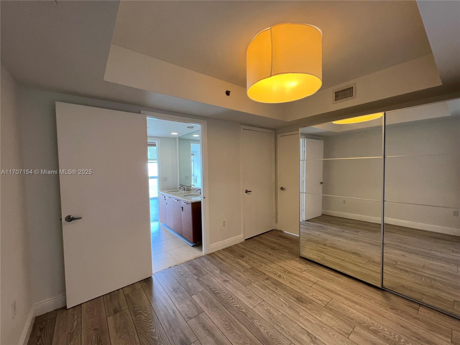 50 Biscayne Blvd # 4006