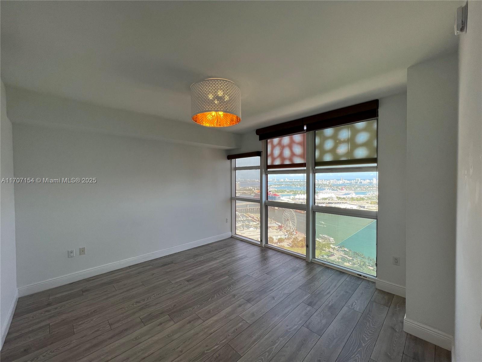 50 Biscayne Blvd # 4006