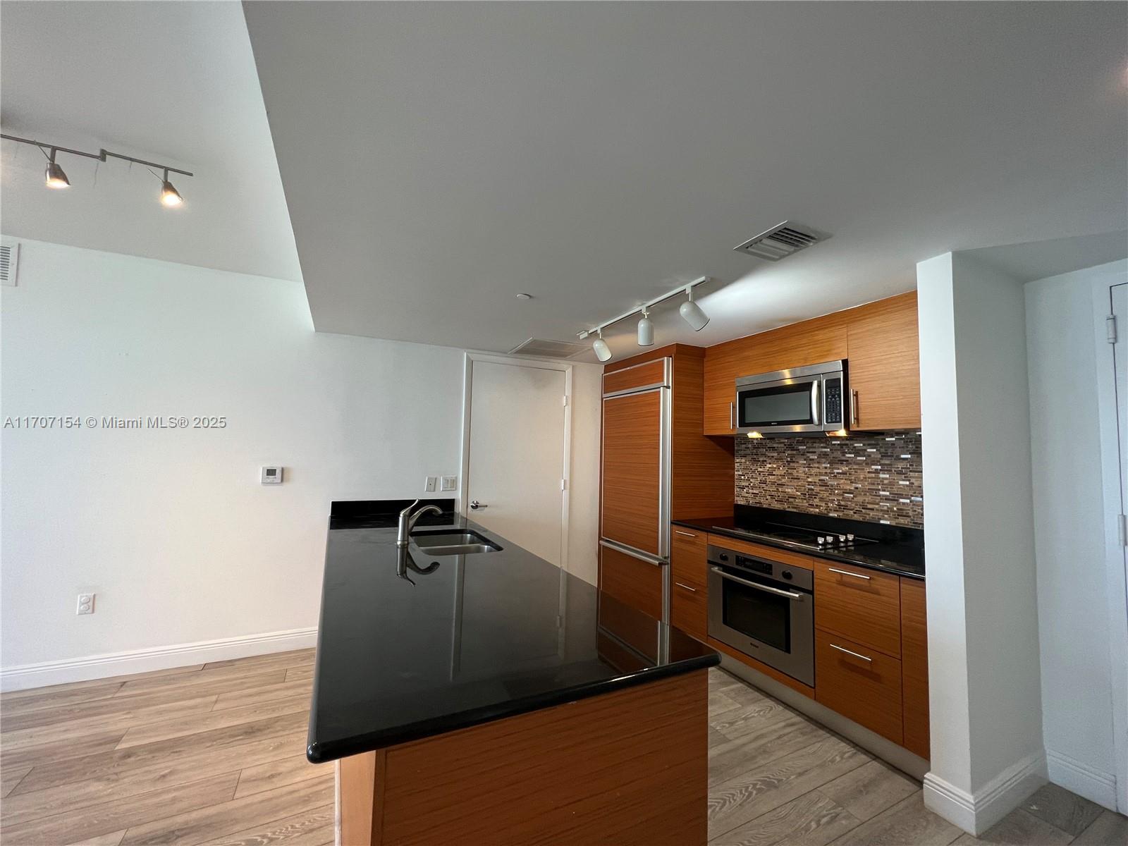 50 Biscayne Blvd # 4006