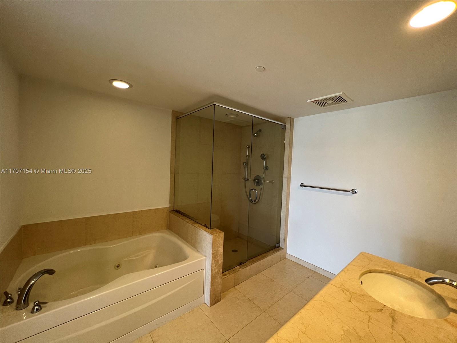 50 Biscayne Blvd # 4006