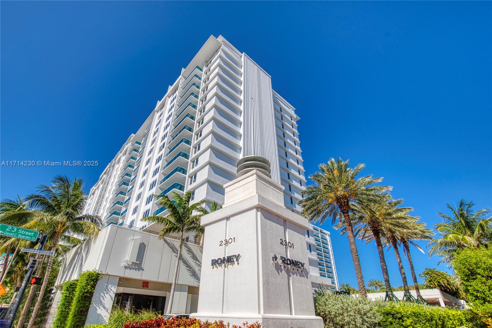 2301 Collins Ave # 1637