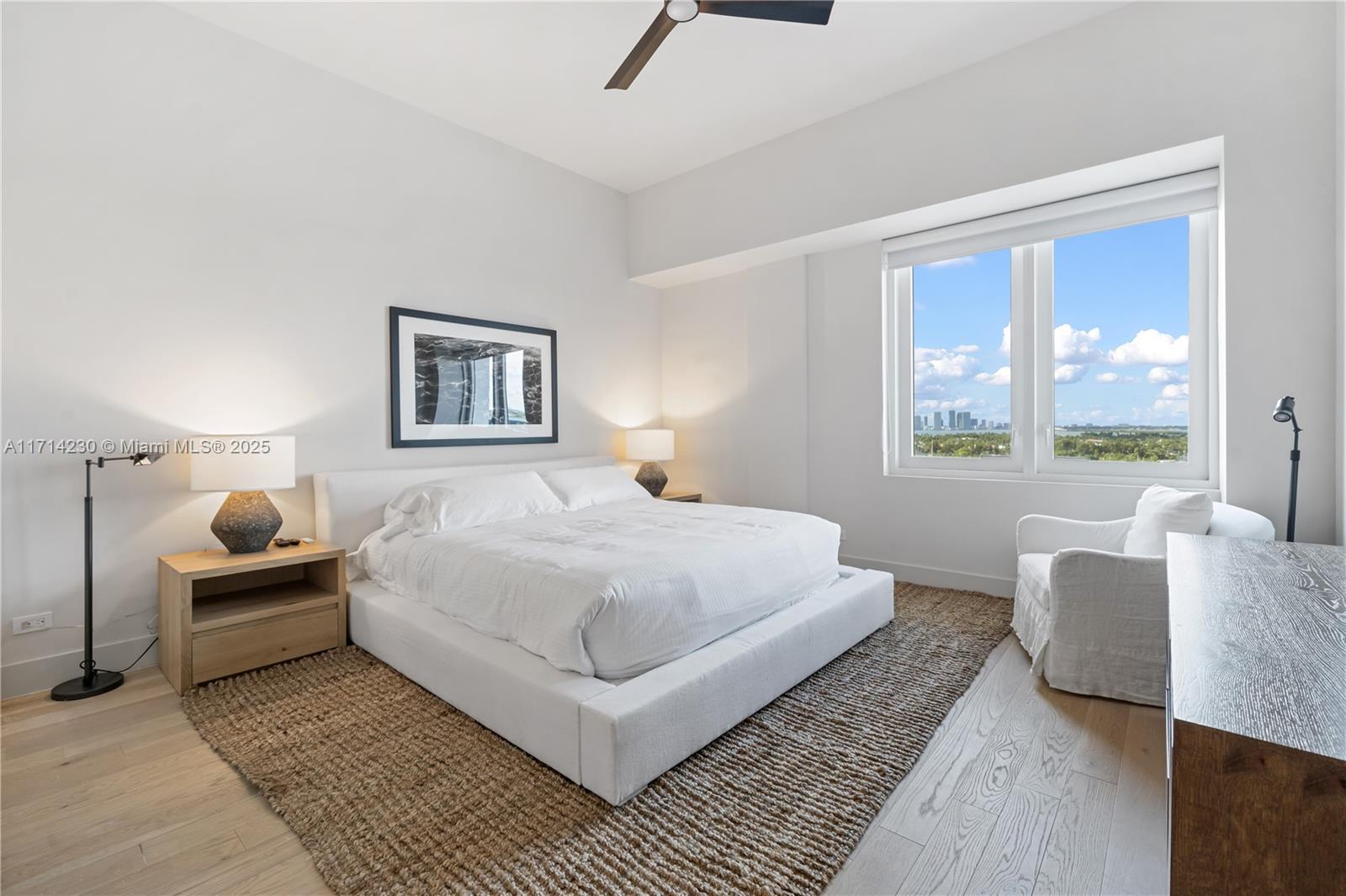 2301 Collins Ave # 1637