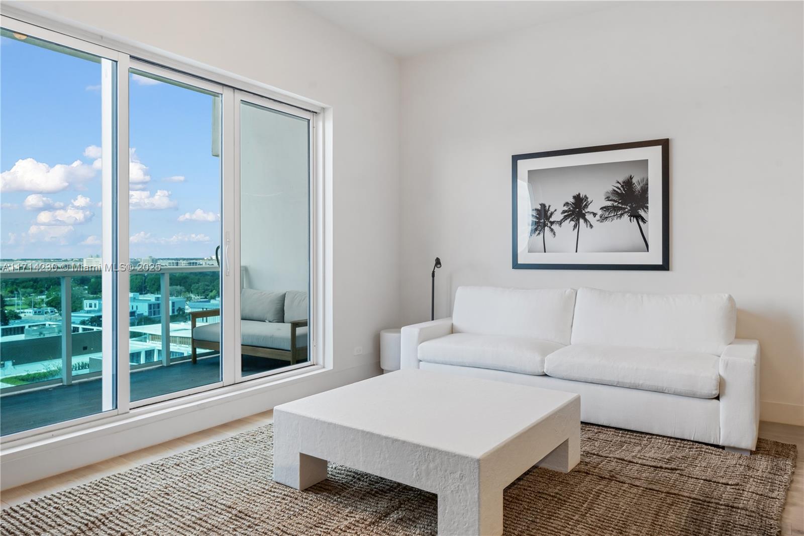 2301 Collins Ave # 1637