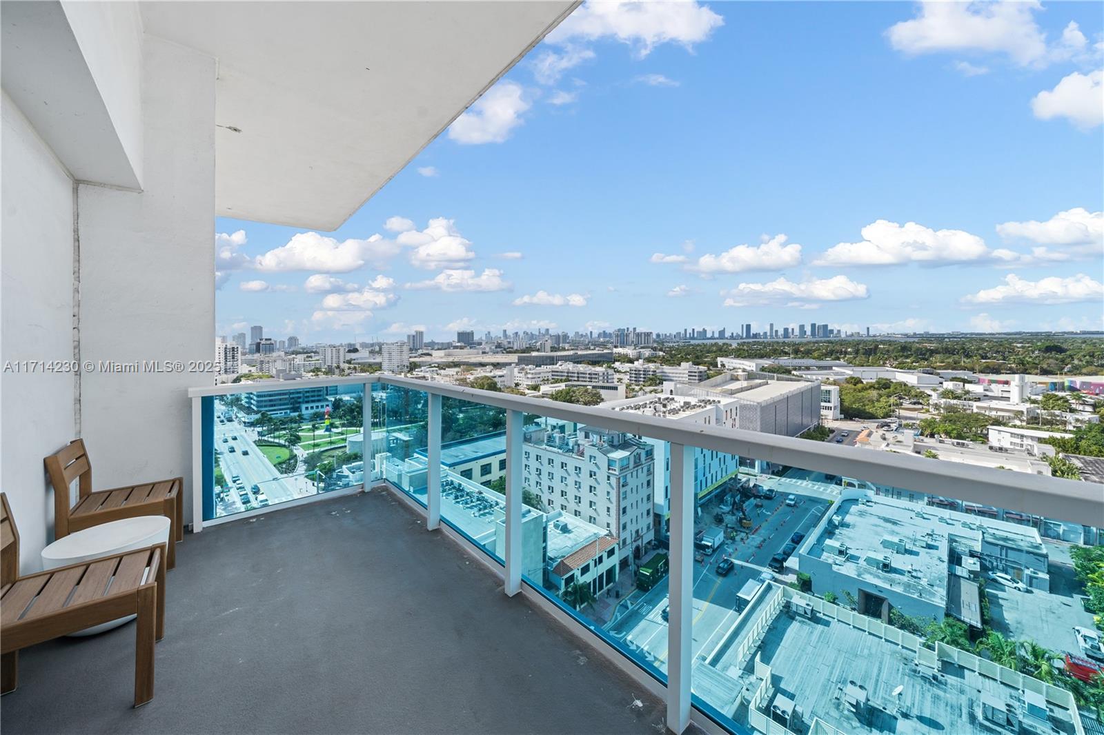 2301 Collins Ave # 1637