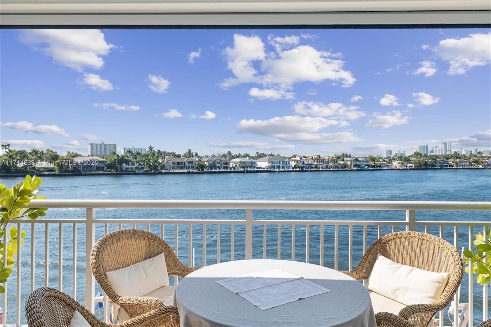 511 Bayshore Dr # 304
