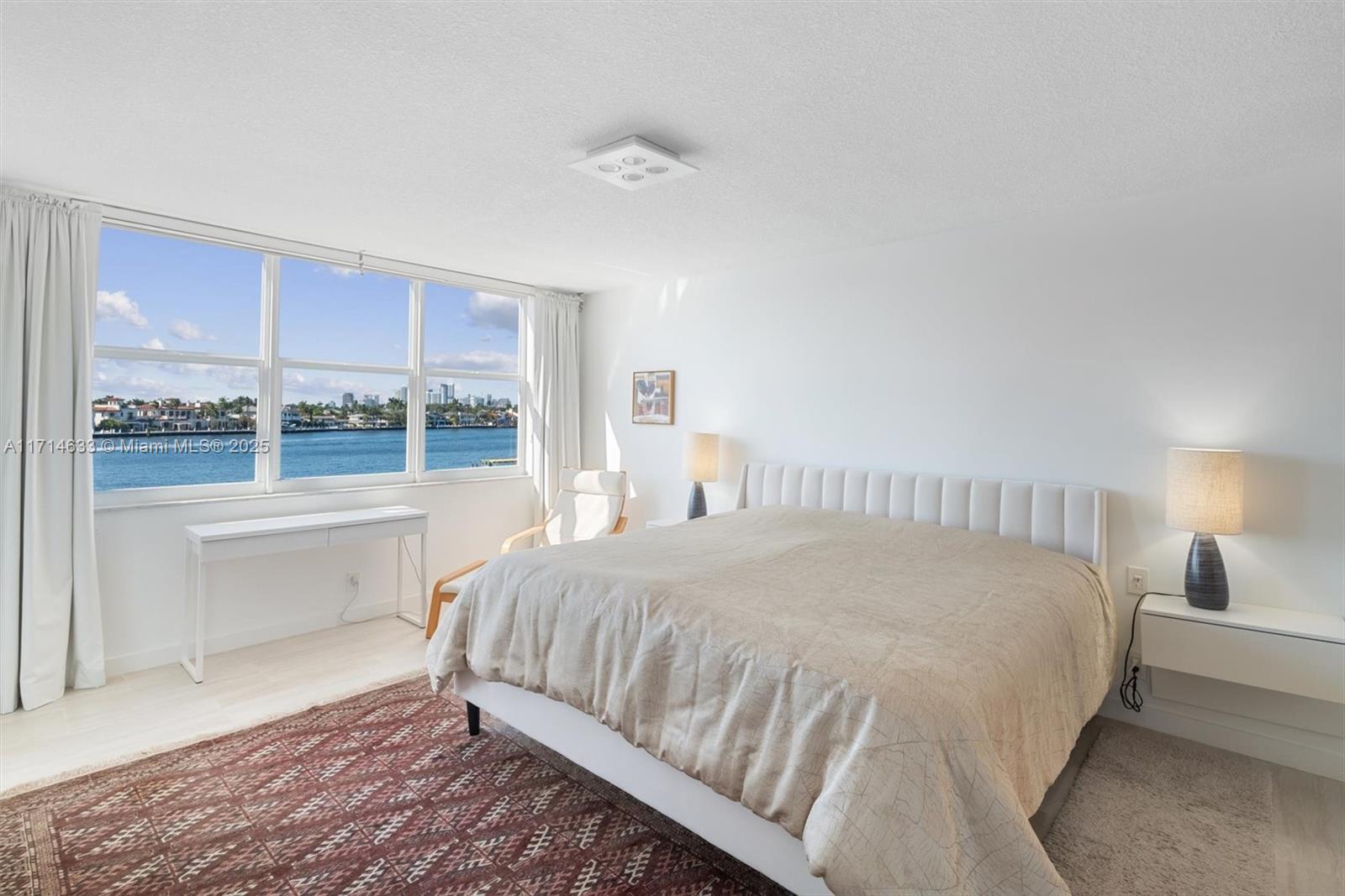 511 Bayshore Dr # 304