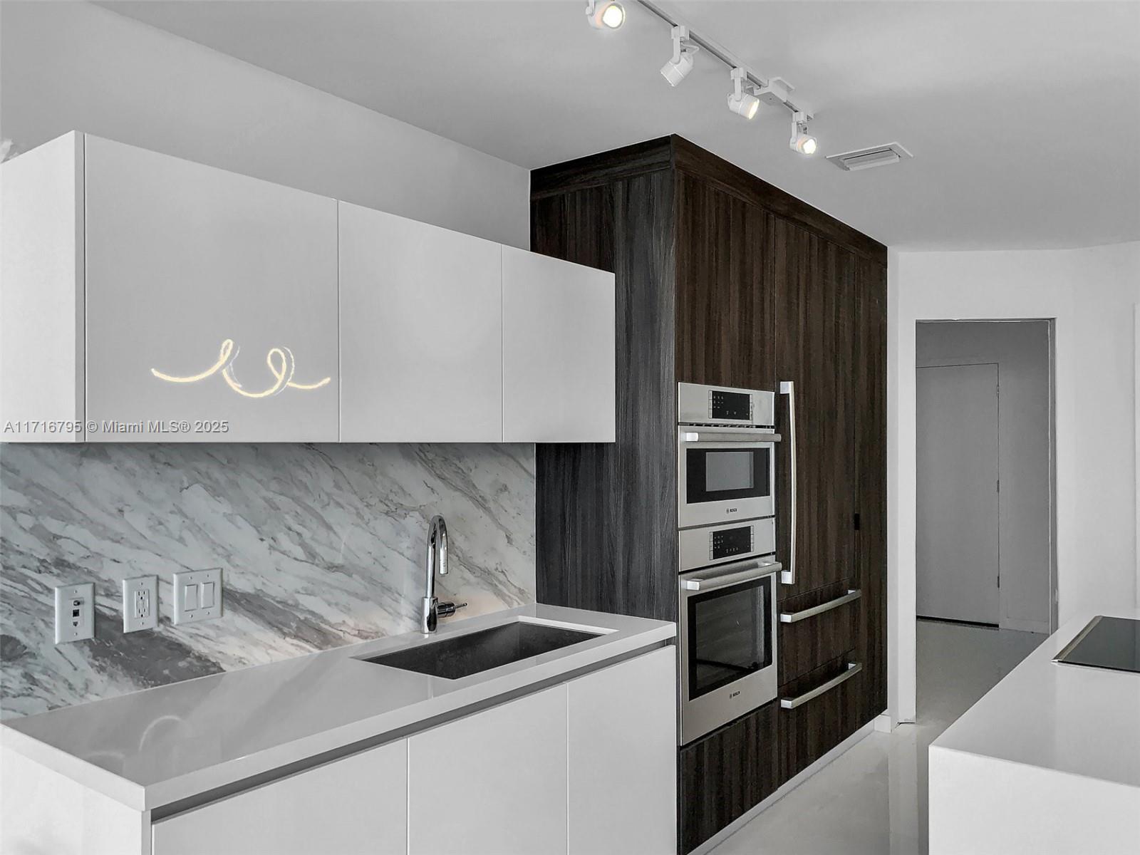 851 NE 1st Ave # 2107
