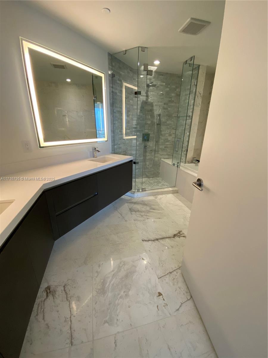 851 NE 1st Ave # 2107