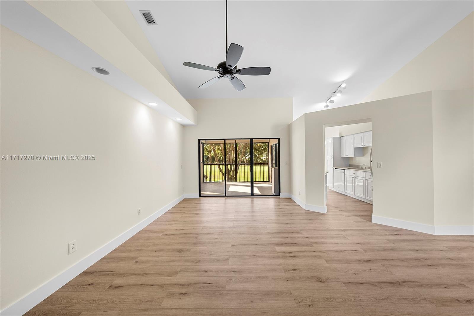 17332 Boca Club Blvd # 802