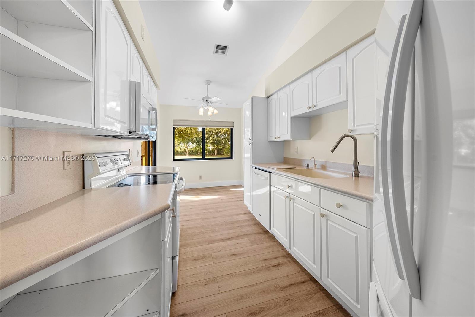 17332 Boca Club Blvd # 802