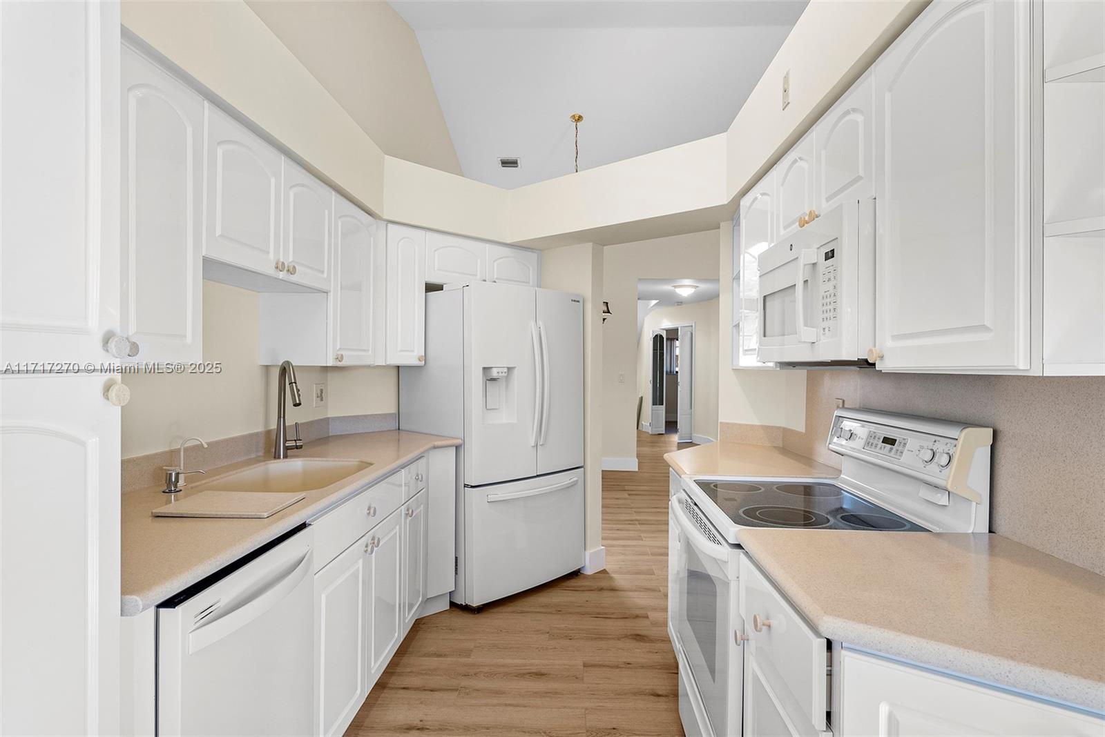 17332 Boca Club Blvd # 802