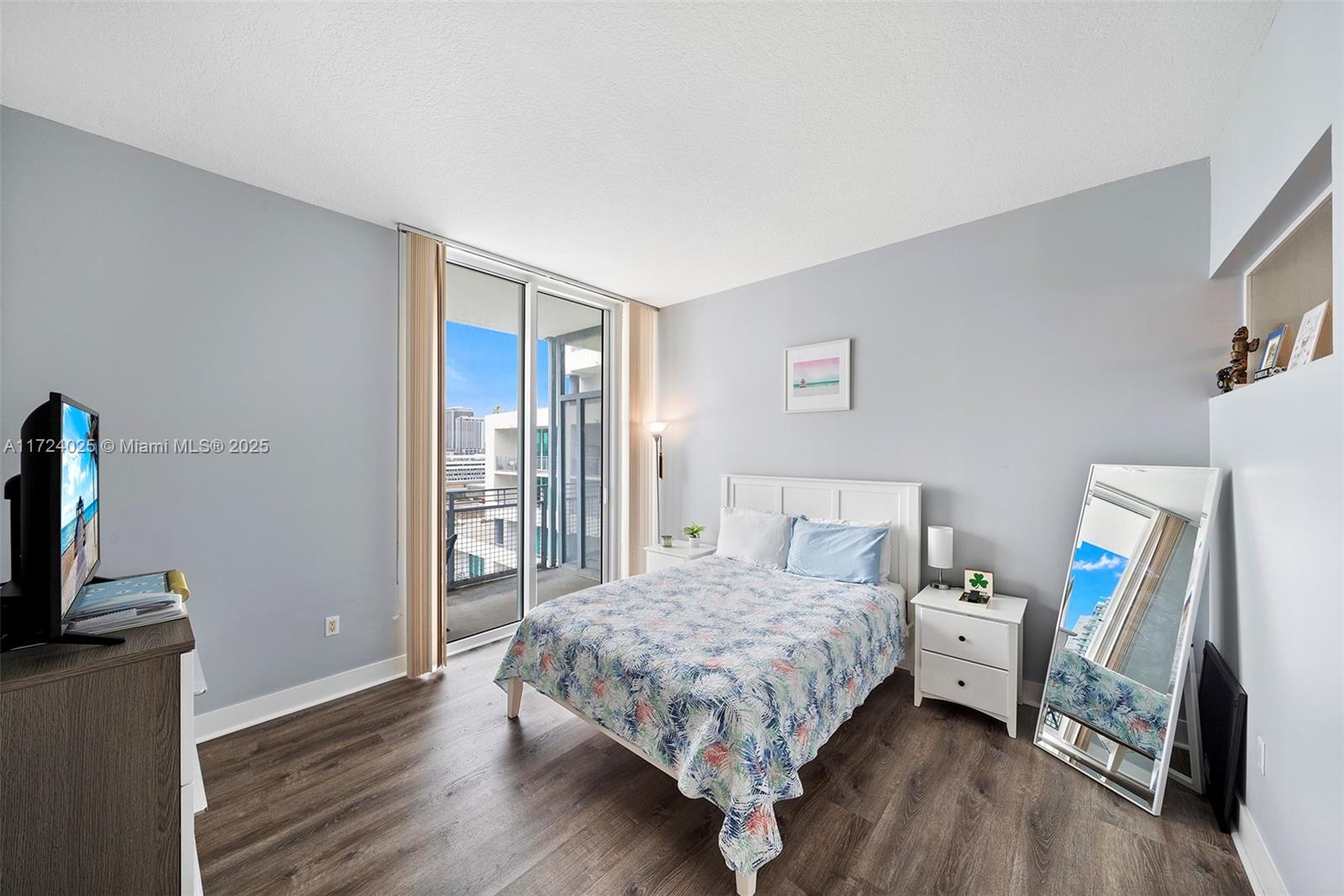 350 NE 24th St # 1104