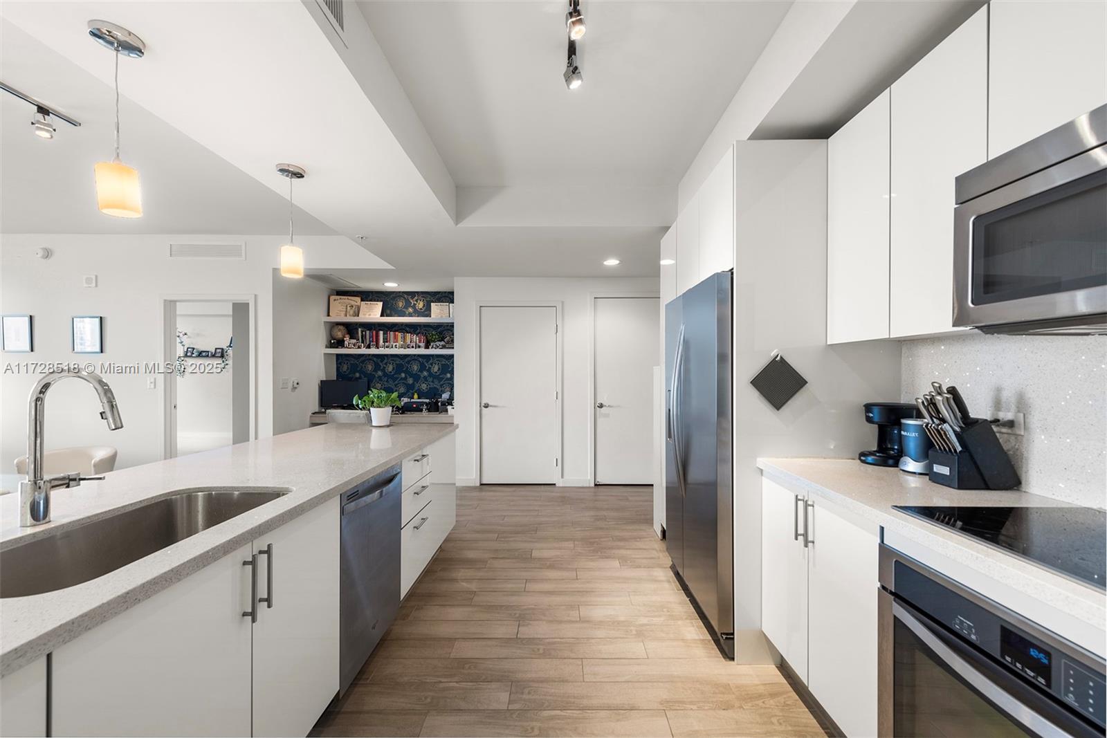 999 SW 1st Ave # 1405