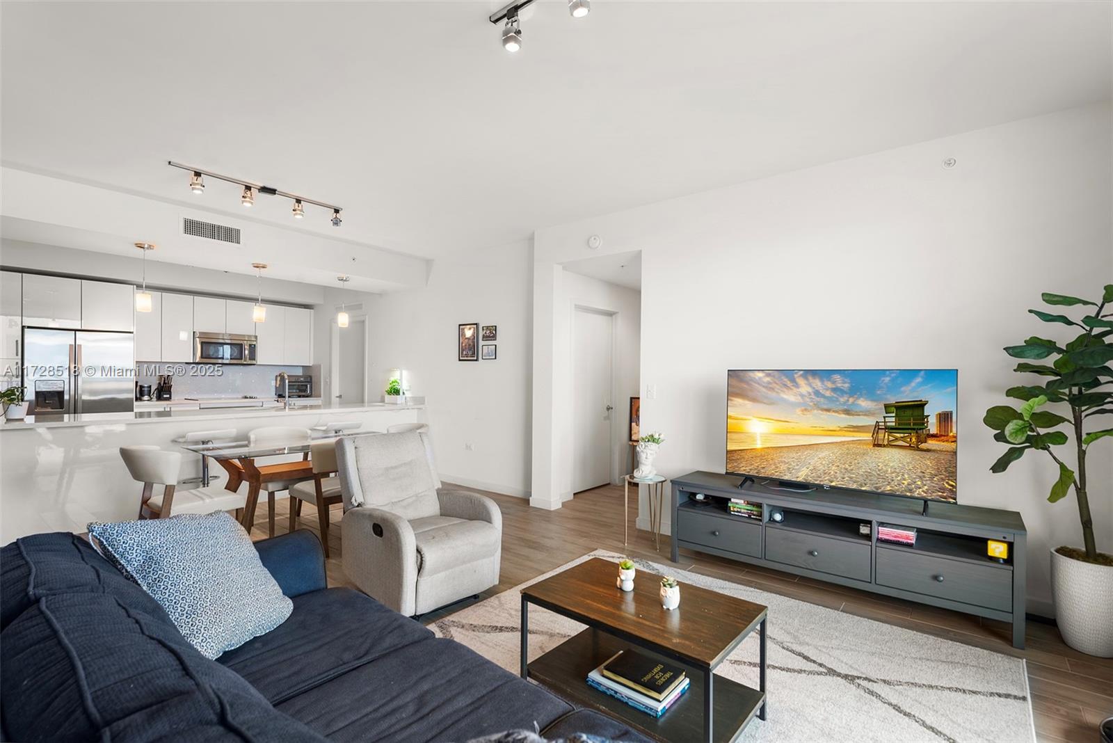 999 SW 1st Ave # 1405