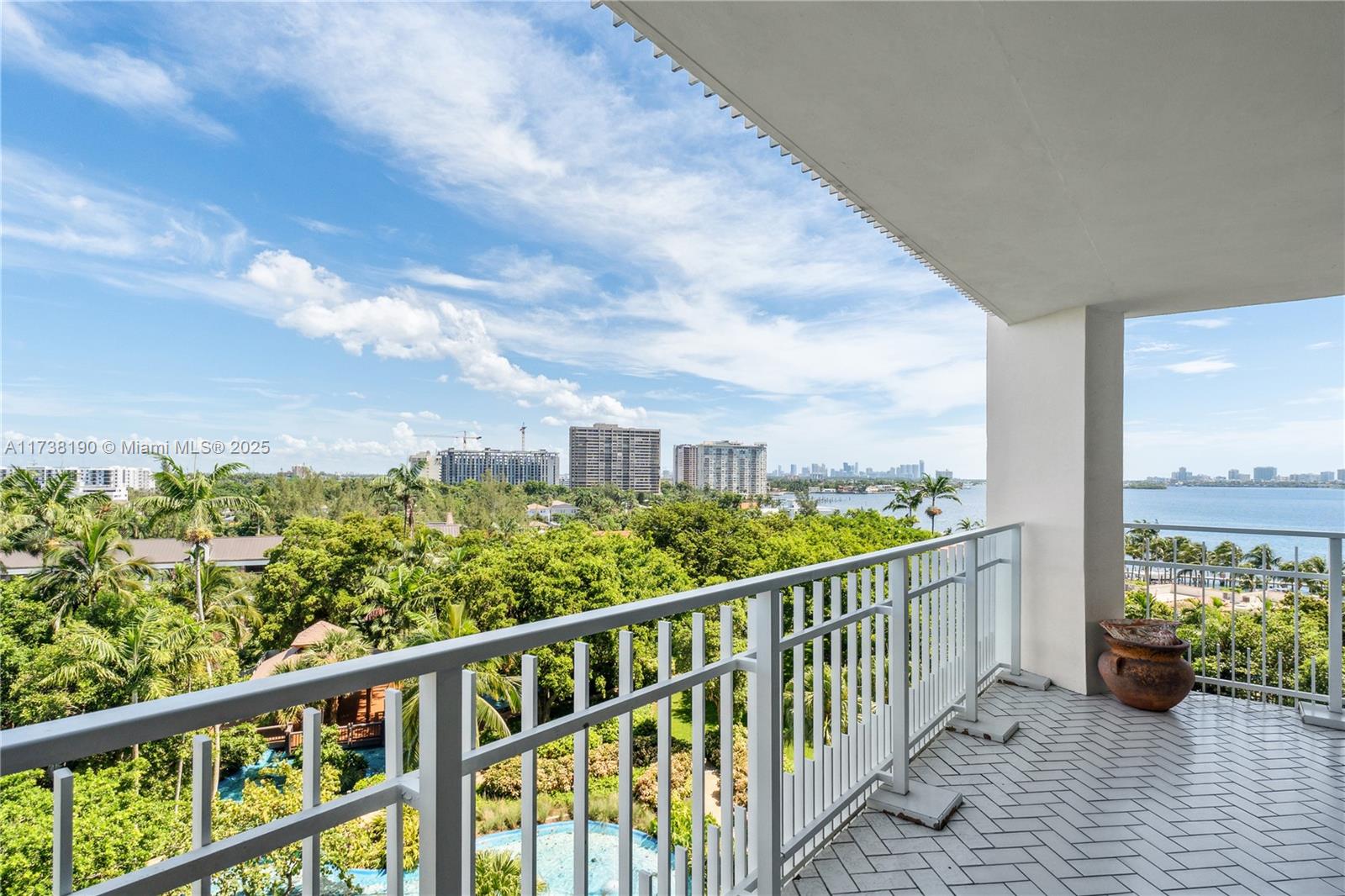 4000 Towerside Ter # 911