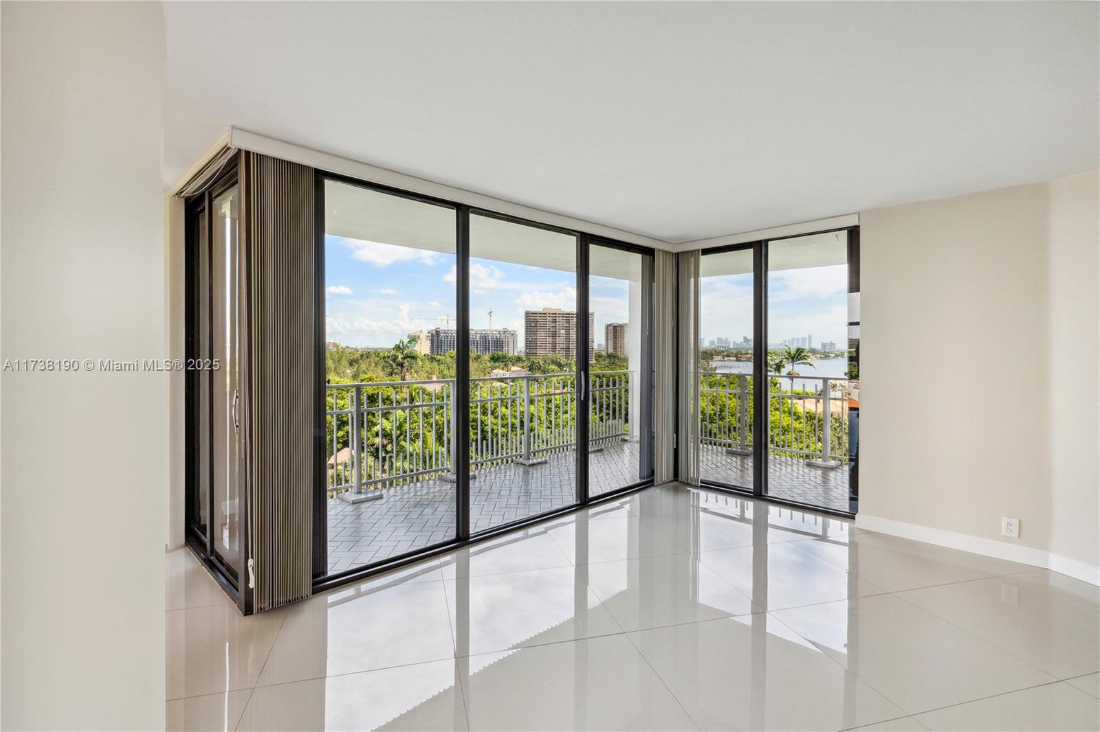 4000 Towerside Ter # 911