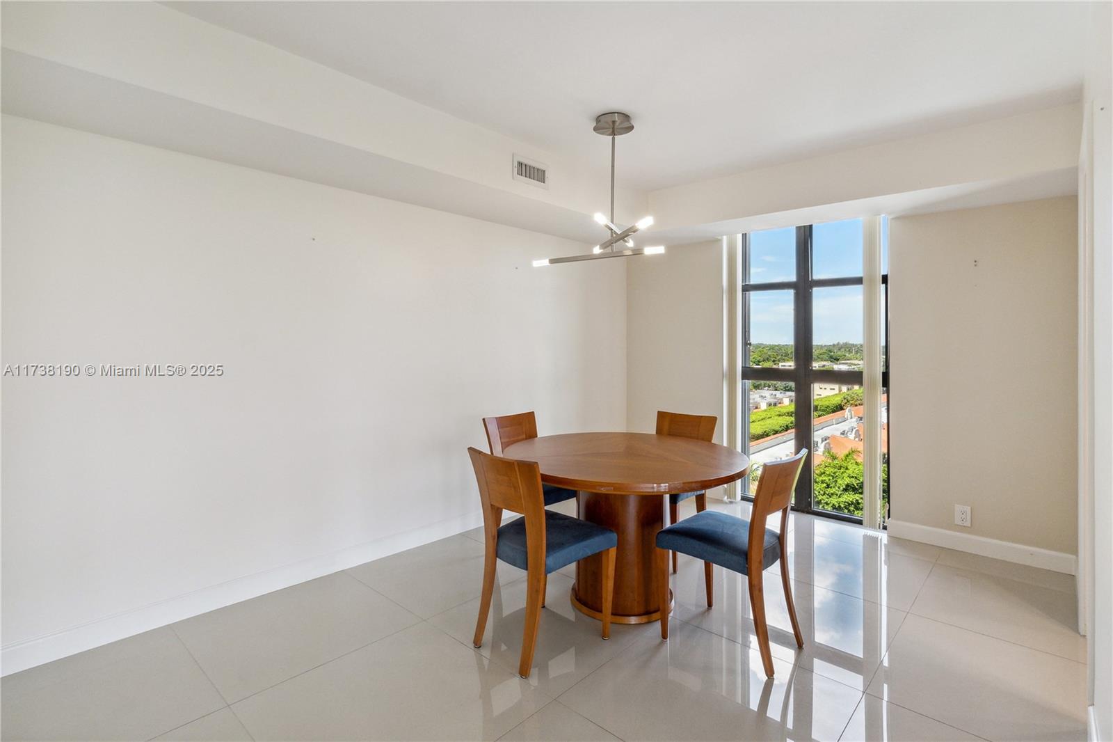 4000 Towerside Ter # 911
