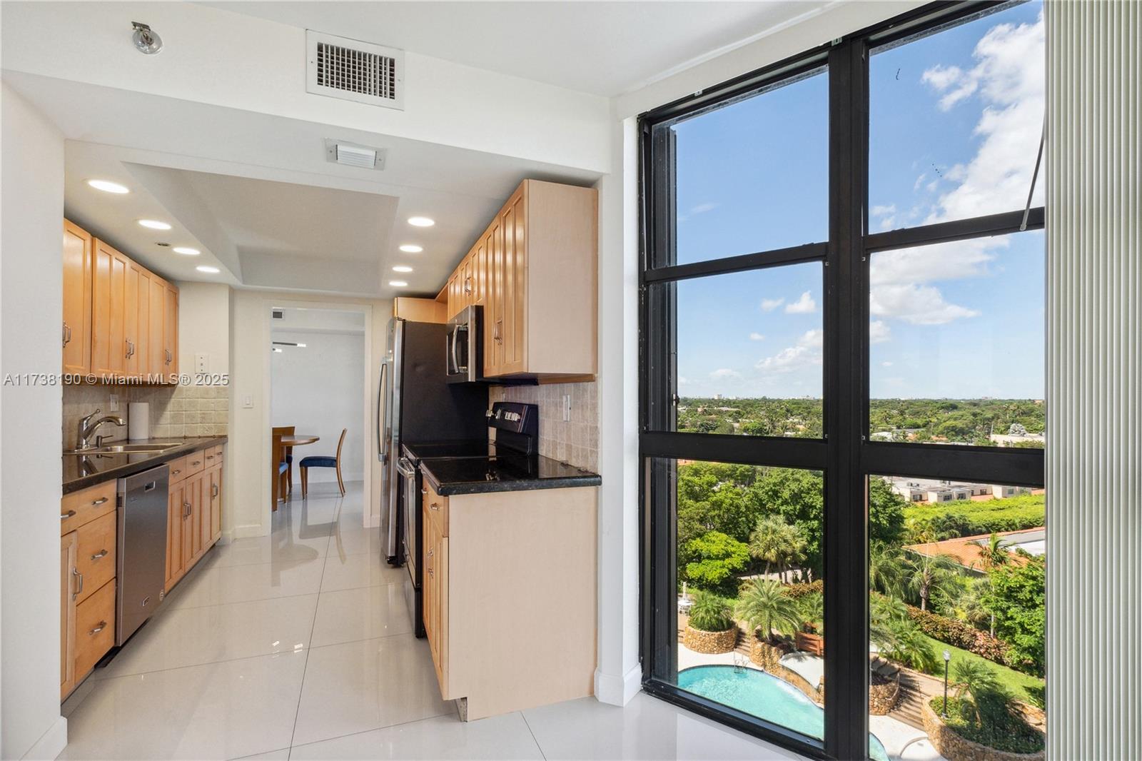 4000 Towerside Ter # 911