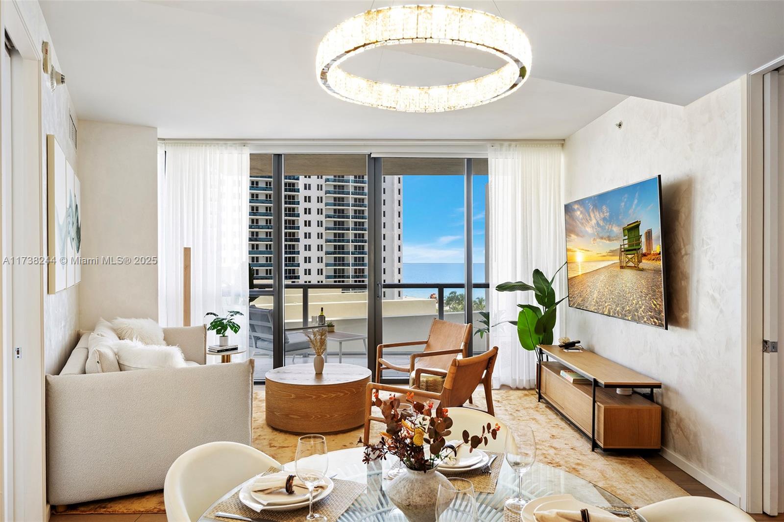 2201 Collins Ave # 811