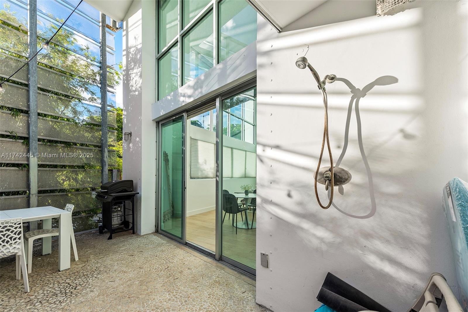 221 Jefferson Ave # 2