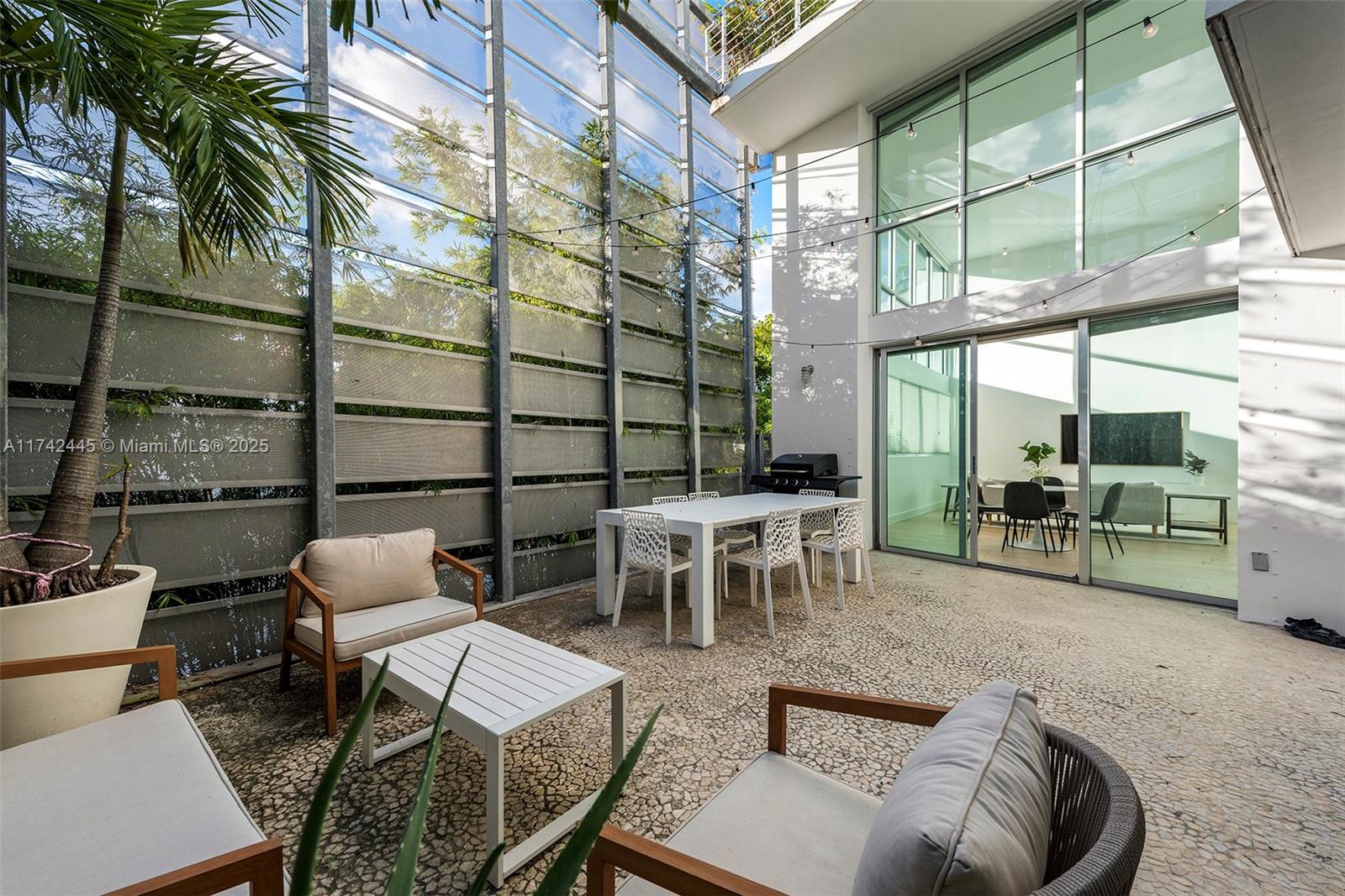 221 Jefferson Ave # 2