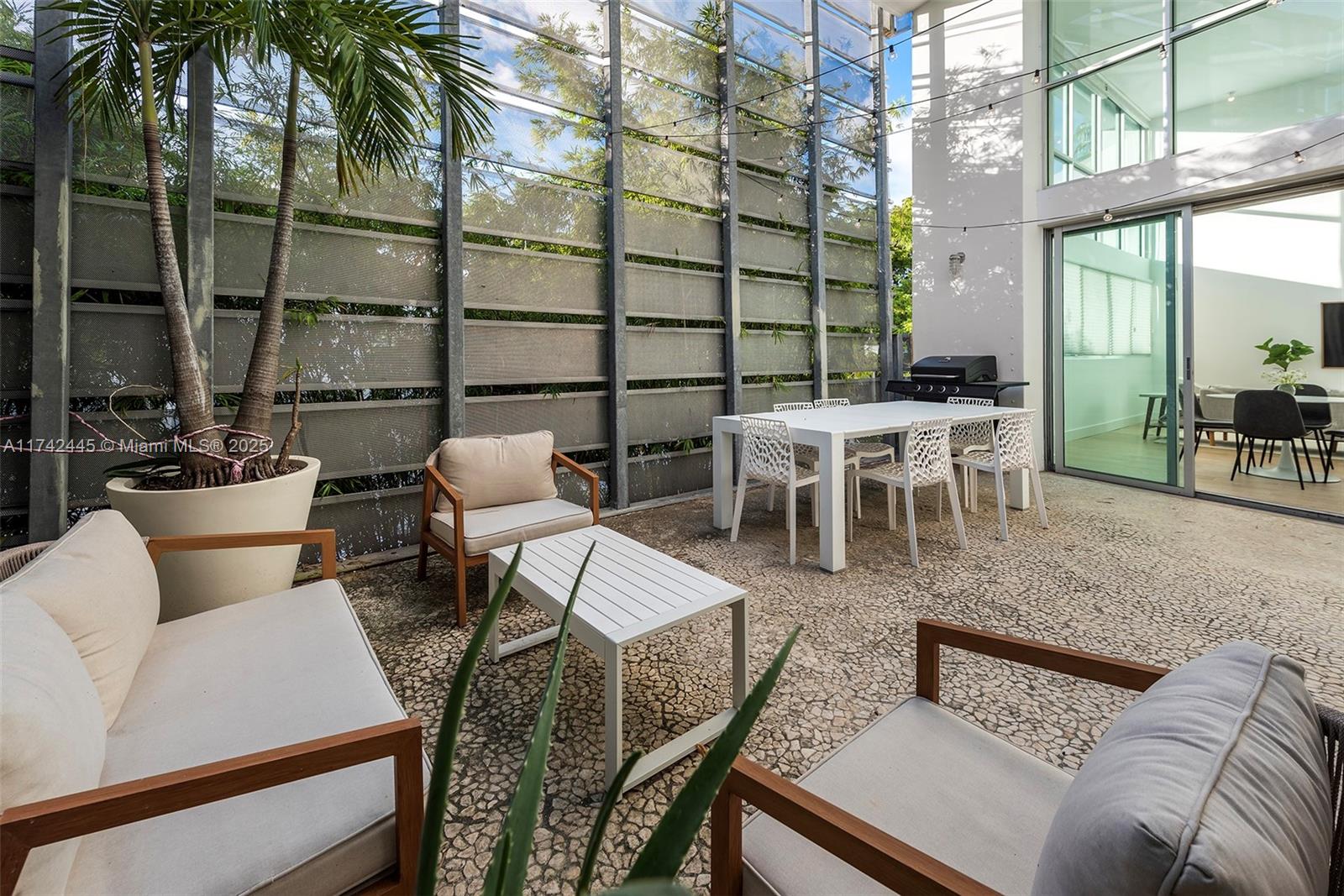 221 Jefferson Ave # 2