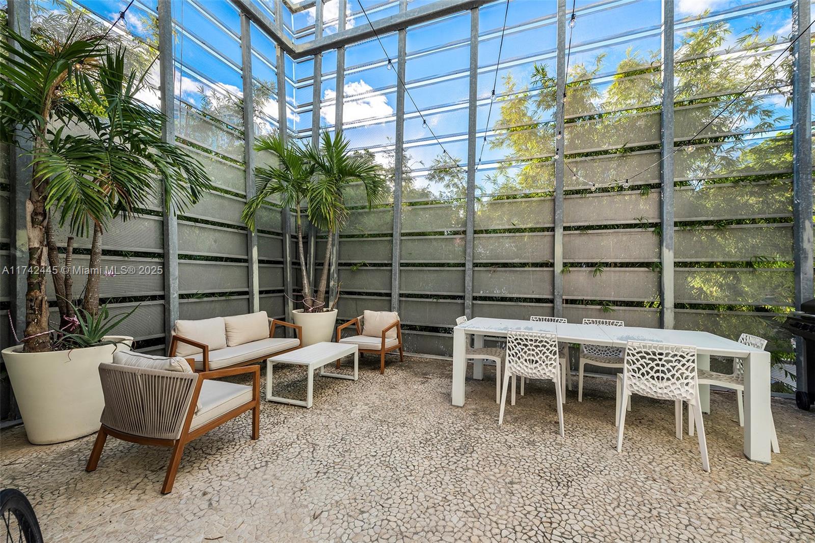221 Jefferson Ave # 2