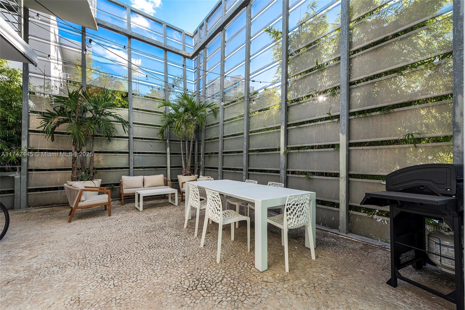 221 Jefferson Ave # 2