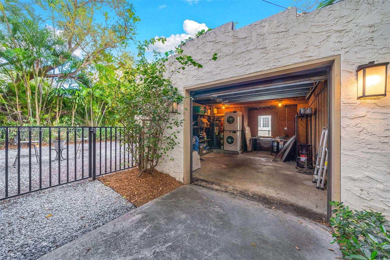 529 Navarre Ave