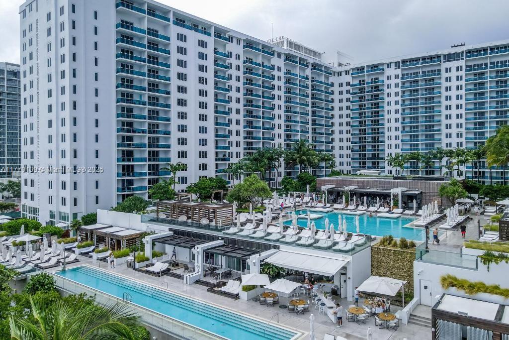 2301 Collins Ave # 1622