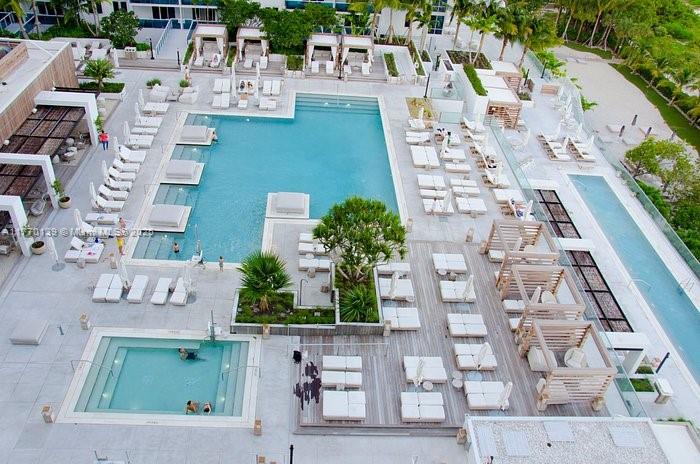 2301 Collins Ave # 1622