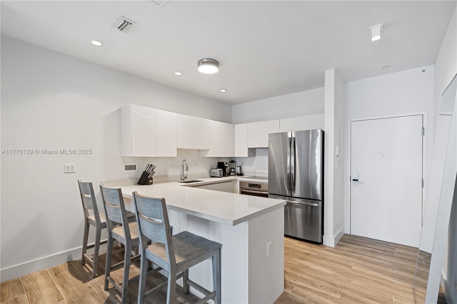 2301 Collins Ave # 1622