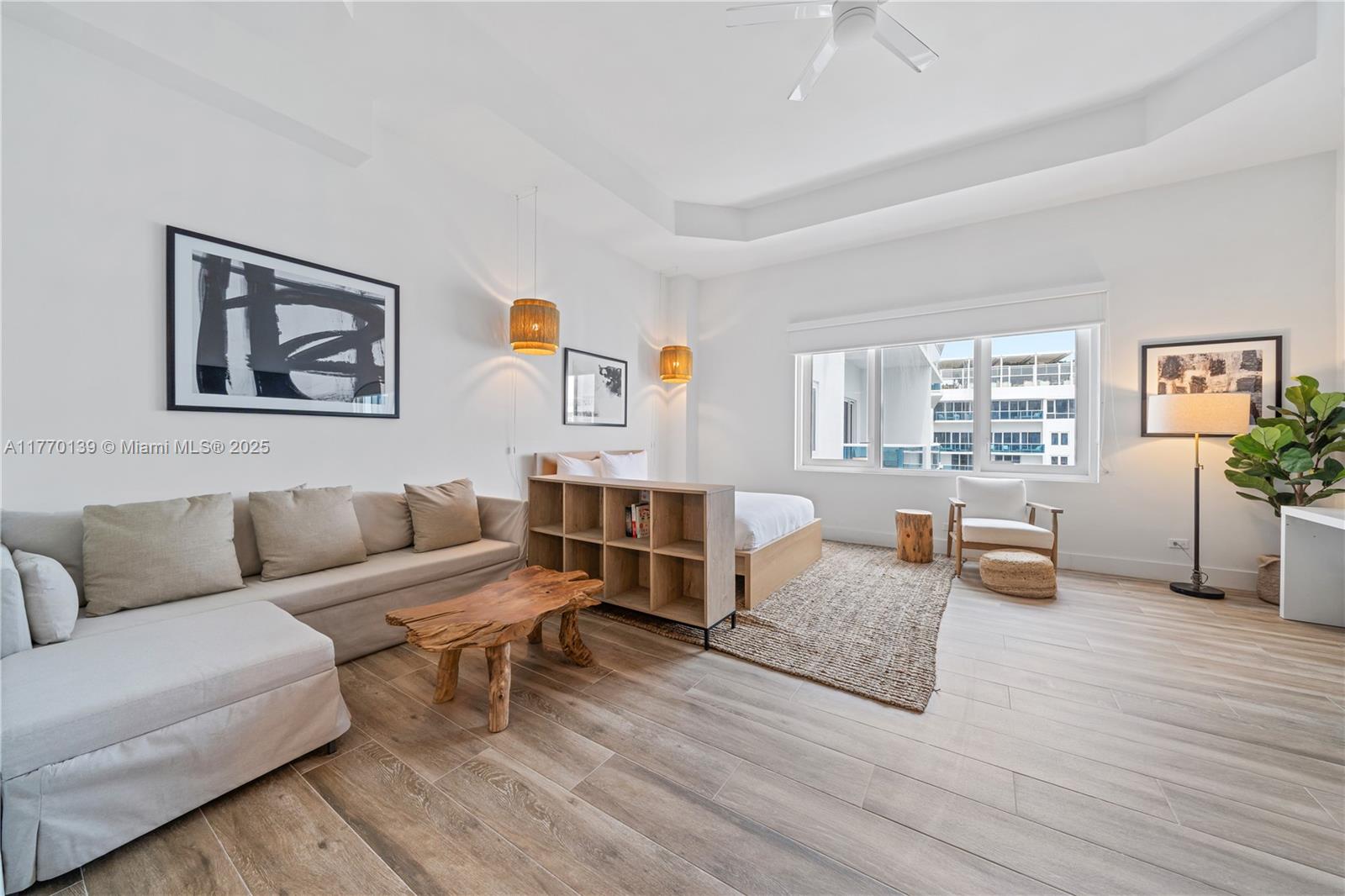 2301 Collins Ave # 1622