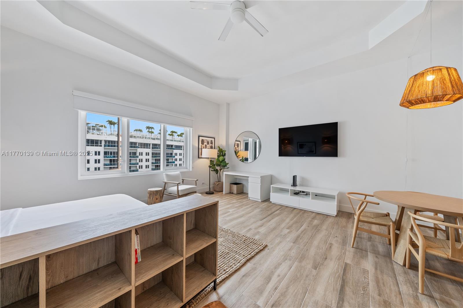 2301 Collins Ave # 1622