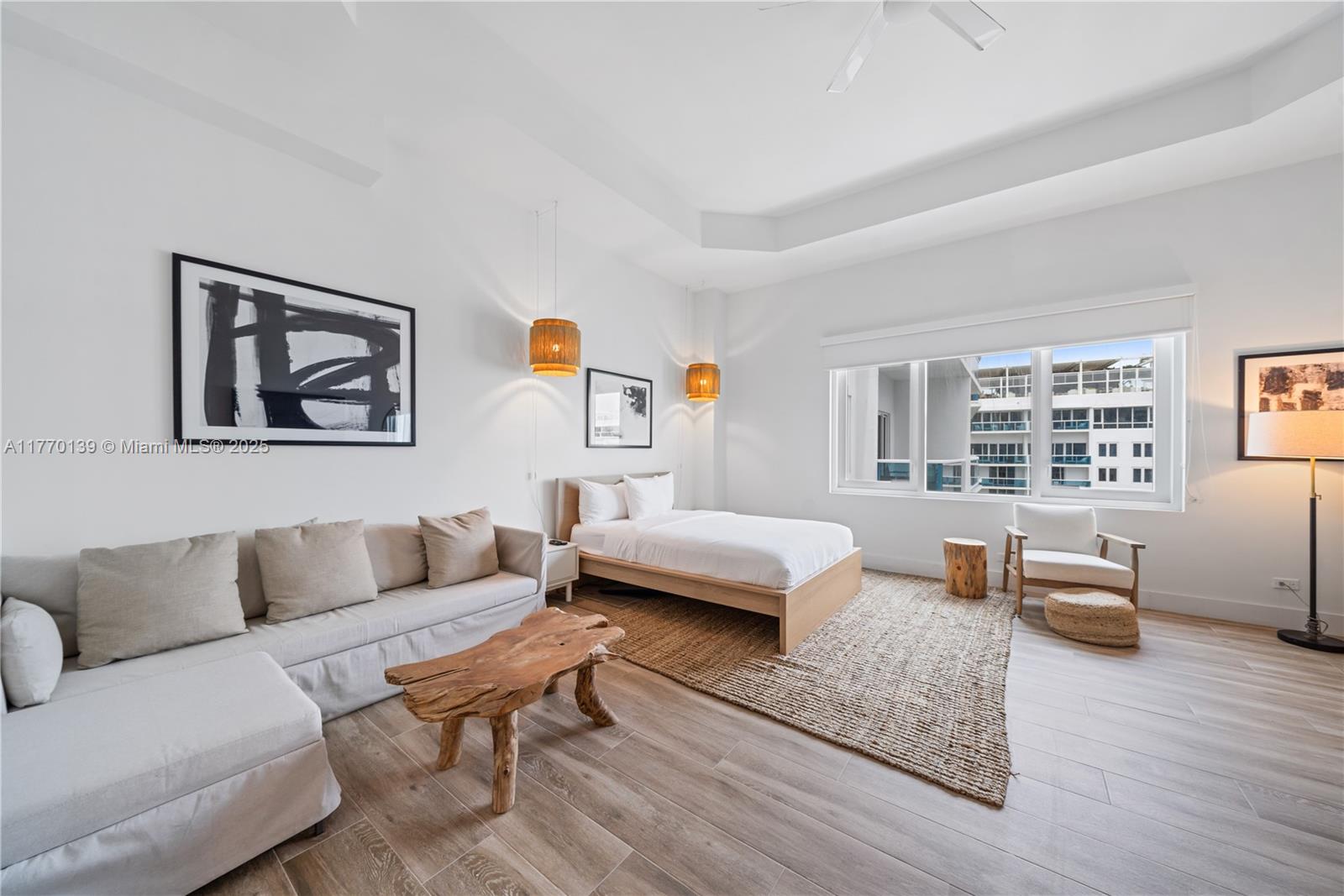 2301 Collins Ave # 1622