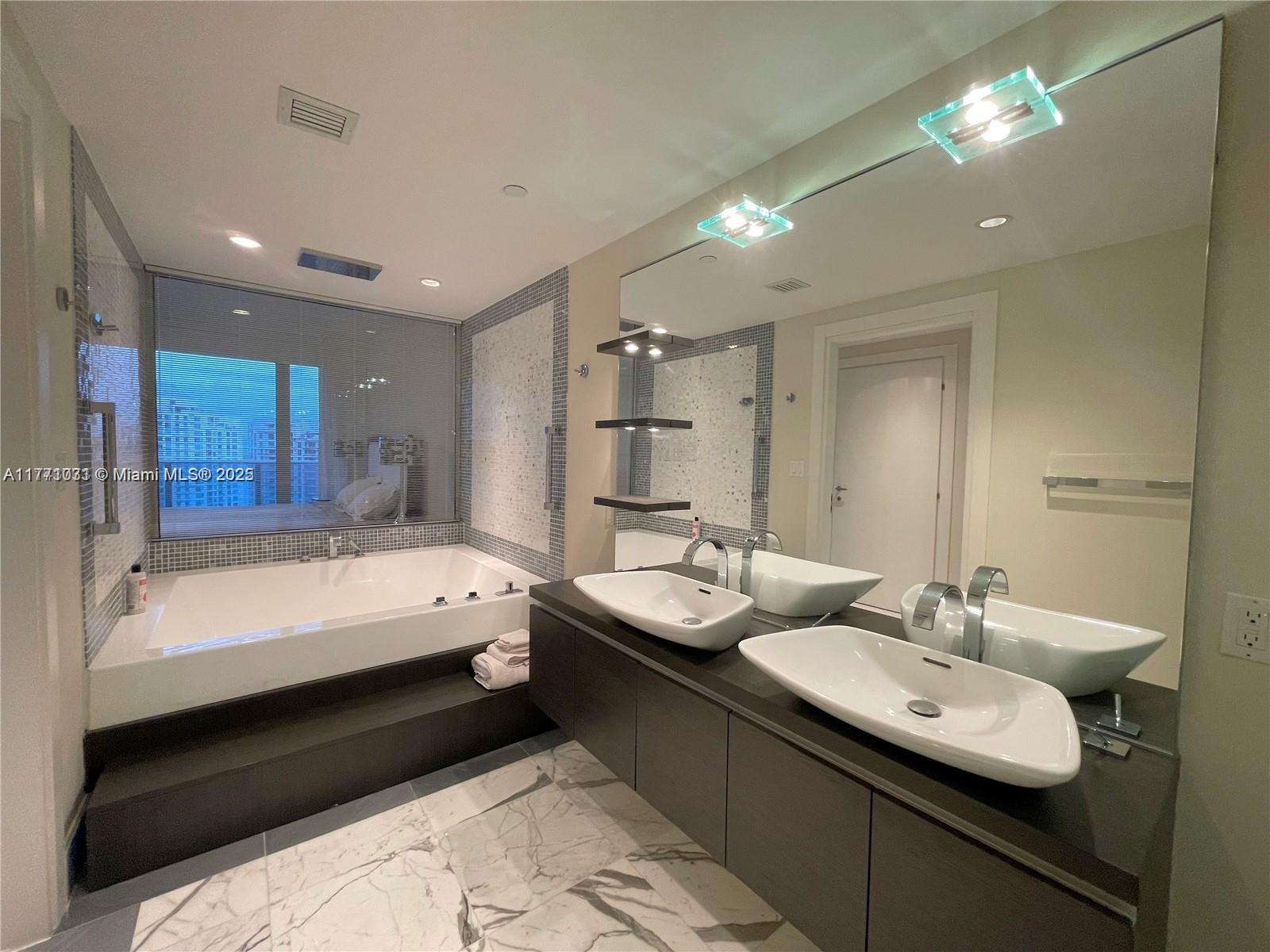 200 Biscayne Boulevard Way # 3803